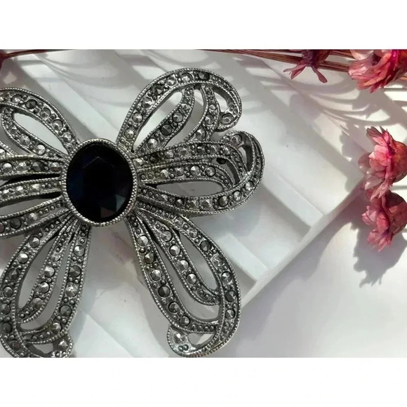 Black onyx & Marcasite Sterling Silver Ribboned Bow Shaped Vintage Brooch Pin - Picture 2 of 6